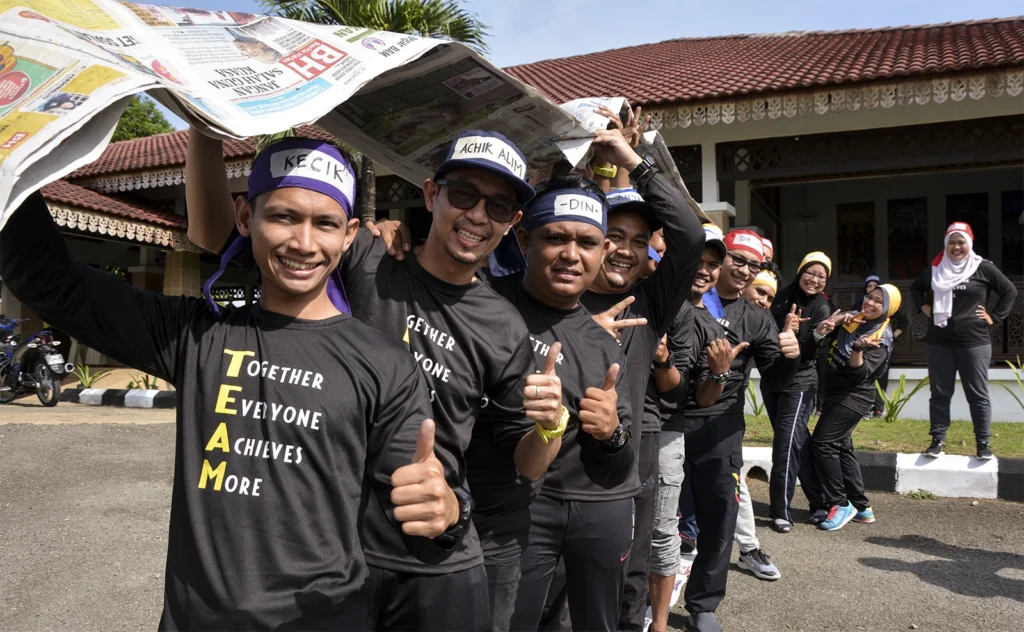 Aktiviti team building HRD Corp membina kerjasama dan komunikasi pekerja syarikat